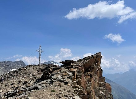 Gipfel und Gipfelkreuz hinterer Daunkopf