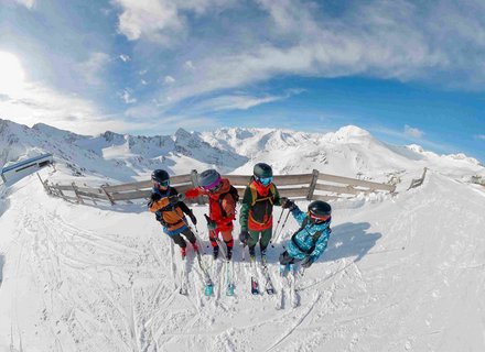 Familie bei Bergstation