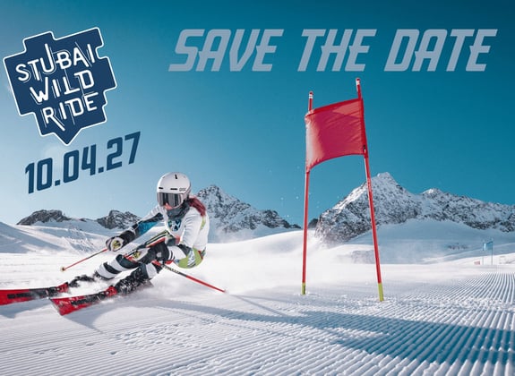 Sujet save the date für den Stubai Wild Ride 2027, Rennfahrerin bei rotem Tor